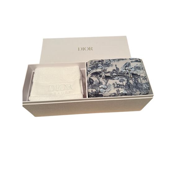 Dior Around the World Towel and Vanity Set - Picture 6 of 8